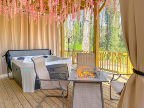Outdoor spa tub - 4Seasons Retreat | Pet-Friendly Atlanta Getaway w/Game Room & Themed Suites (Decatur)