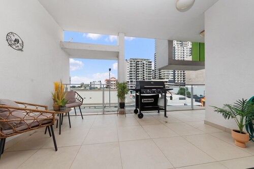 Stylish 3 BR Apartment in The Heart of Darwin CBD with Pool