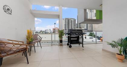 Stylish 3 BR Apartment in The Heart of Darwin CBD with Pool