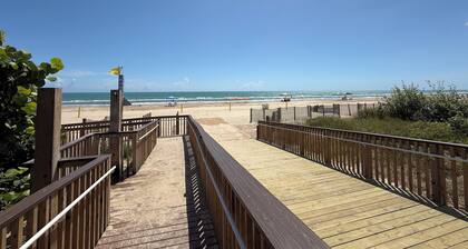 Lazy River Condo, near food/fun, EZ walk to beach