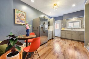 Fridge, microwave, stovetop, dishwasher