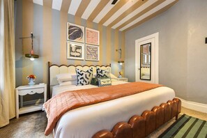 2 bedrooms, desk, iron/ironing board, travel crib