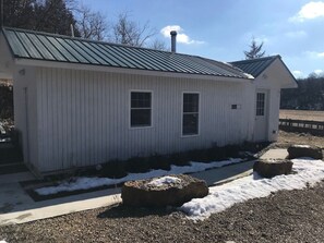 المنشأة من الخارج