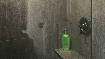 Douche, serviettes fournies