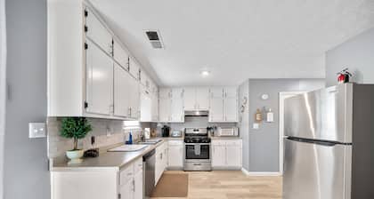 Cozy, modern 2 story townhome!