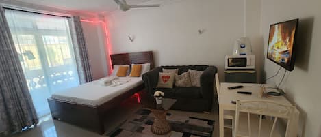 3 室のベッドルーム、WiFi
