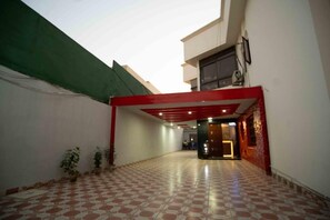 Front of property - Diamond Lodge karachi  (Karachi)