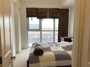 1 bedroom, WiFi, bed sheets - Lake View Condo Apt 5 min to Beach (Grimsby)