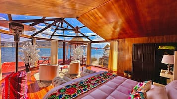 Luxury Room, 1 King Bed, Lake View