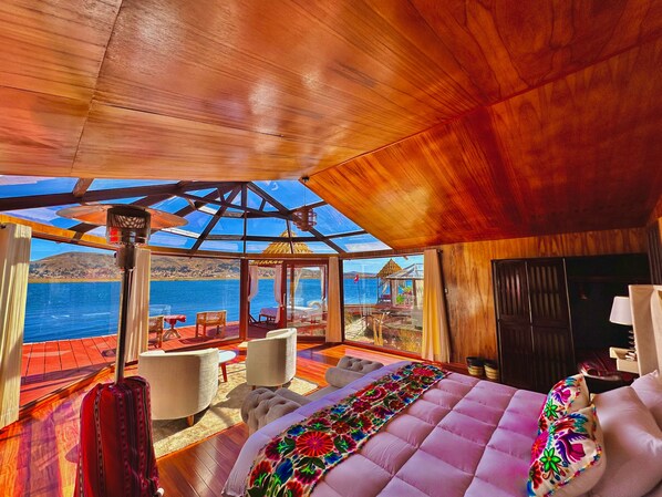 Luxury Room, 1 King Bed, Lake View | Hypo-allergenic bedding, bed sheets