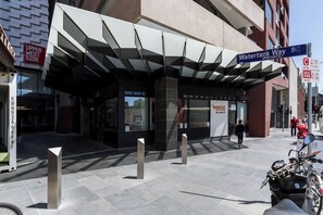 Exterior - Upper West Side Studio, near Marvel & Southern Cross Stn! (Melbourne)