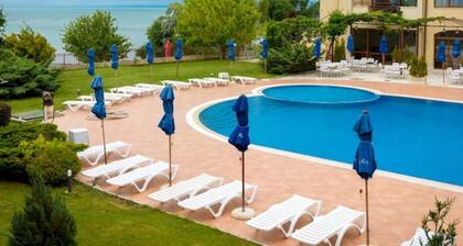 3 bedroom seaview apartment /2nd floor/