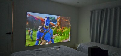 COZY 3Br2Ba and a living room with Big  screen Movie & Sunny patio