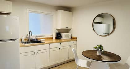 Near Downtown & Beach, Great Rockaway Location, Pets Welcome