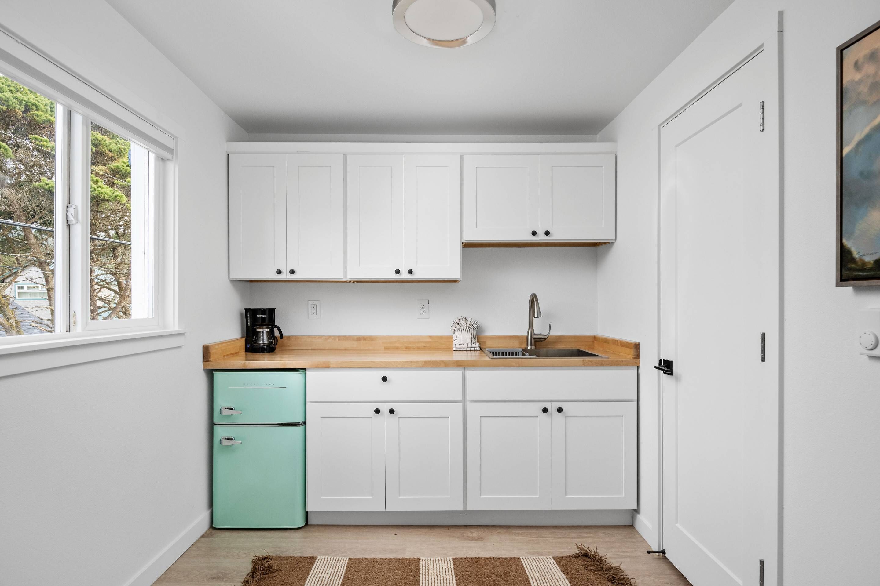 Microwave, coffee/tea maker