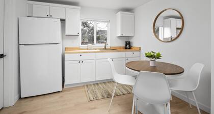 Wonderful Rockaway Location, *Pet Friendly*, Newly Remodeled, Walk to Beach and Downtown, Unit 3
