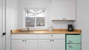 Microwave, coffee/tea maker