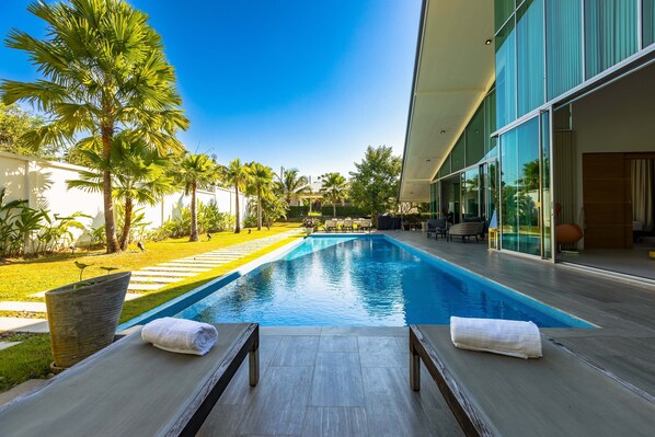 Outdoor pool - Large Private Pool Villa with 7 BR 7B (Hua Hin)