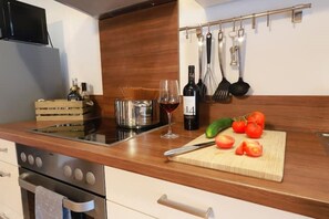 Fridge, microwave, oven, stovetop - Cozy apartment close to the Rhine (Kehl)