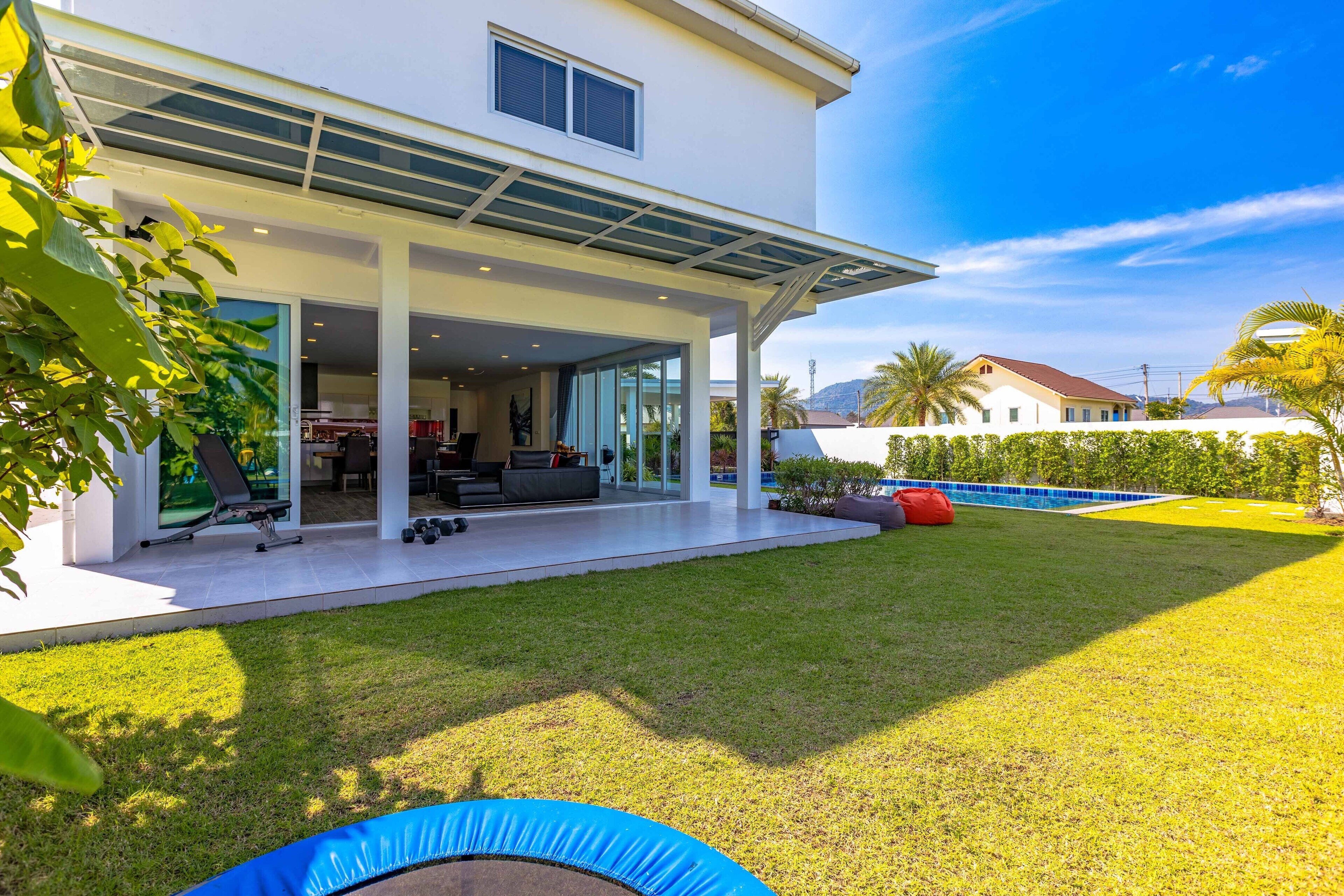Luxury Villa | Garden view