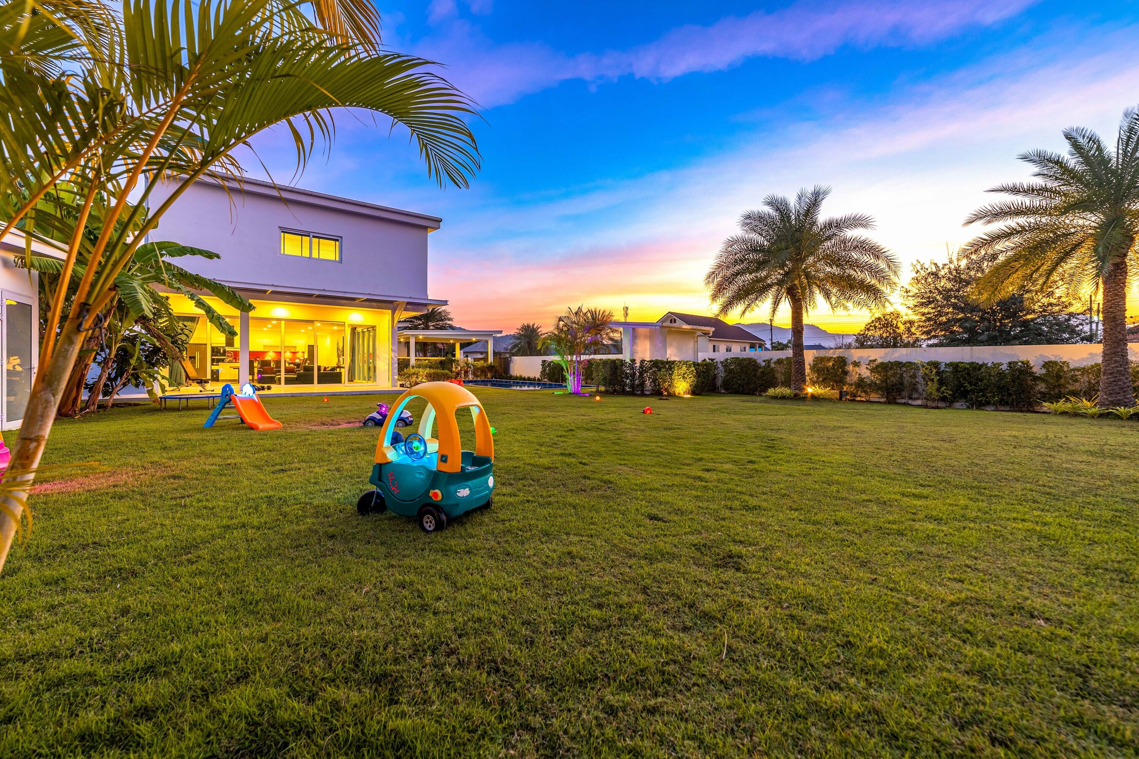 Luxury Villa | Garden view
