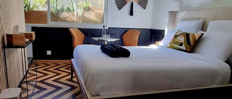 Superior kamer | Luxe beddengoed, bedden met traagschuimmatrassen, een minibar