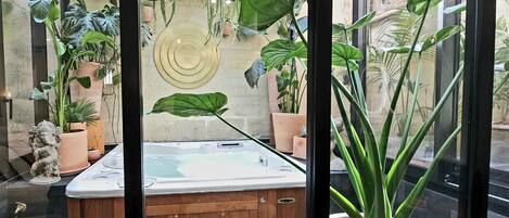 Rom – premium | Sengetøy av topp kvalitet, memory foam-senger og minibar