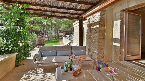 Villa Caltagira: An elegant and welcoming two-story villa surrounded by a wonderful age-old park, with Free WI-FI.