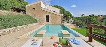 Villa Caltagira: An elegant and welcoming two-story villa surrounded by a wonderful age-old park, with Free WI-FI.