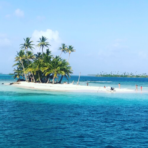 Hello World catamaran Polynesia