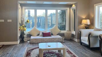 Smart TV, fireplace, video games, DVD player