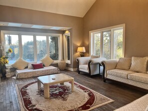 Smart-tv, eldstad, tv-spel och dvd-spelare