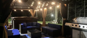 Otters Cove 5 Bedroom Luxury Cottage