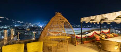 Deluxe Room | Living area