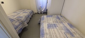 2 bedrooms, iron/ironing board, travel cot, free WiFi