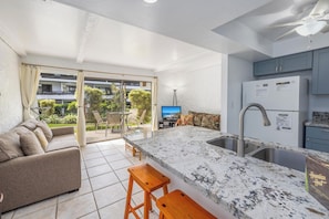 TV - Close to the ocean! Casa de Emdeko B123 (Kailua-Kona)