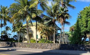 Exterior - Charming Casa De Emdeko B123 in Kailua-Kona, perfect for couples with a King bed. (Kailua-Kona)