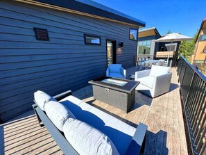 Terrace/patio - Pet Friendly | Pool & Hot Tub | Comfy Deck Seating (Whitefish)