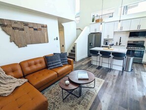 Smart TV, fireplace, offices - Pet Friendly | Pool & Hot Tub | Comfy Deck Seating (Whitefish)