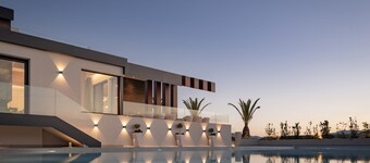 Stunning Views, Heated Pool, Hot Tub, Sauna, Gym, Home Cinema, and Full Privacy: by etouri