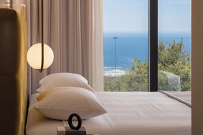 9 bedrooms, desk, iron/ironing board, travel cot