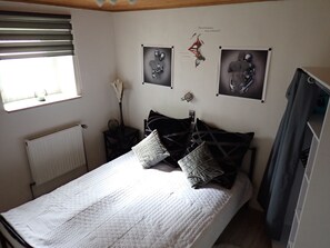 2 chambres, fer et planche à repasser, Wi-Fi gratuit, draps fournis