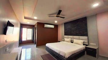 Habitación Deluxe | Caja fuerte, escritorio, cunas (de pago) y camas supletorias