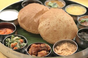 Se ofrece un desayuno continental (150 INR por persona)