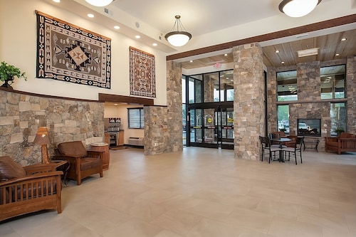 Ensuring a Very Comfortable & Memorable Stay! Outdoor Pool, Free Parking