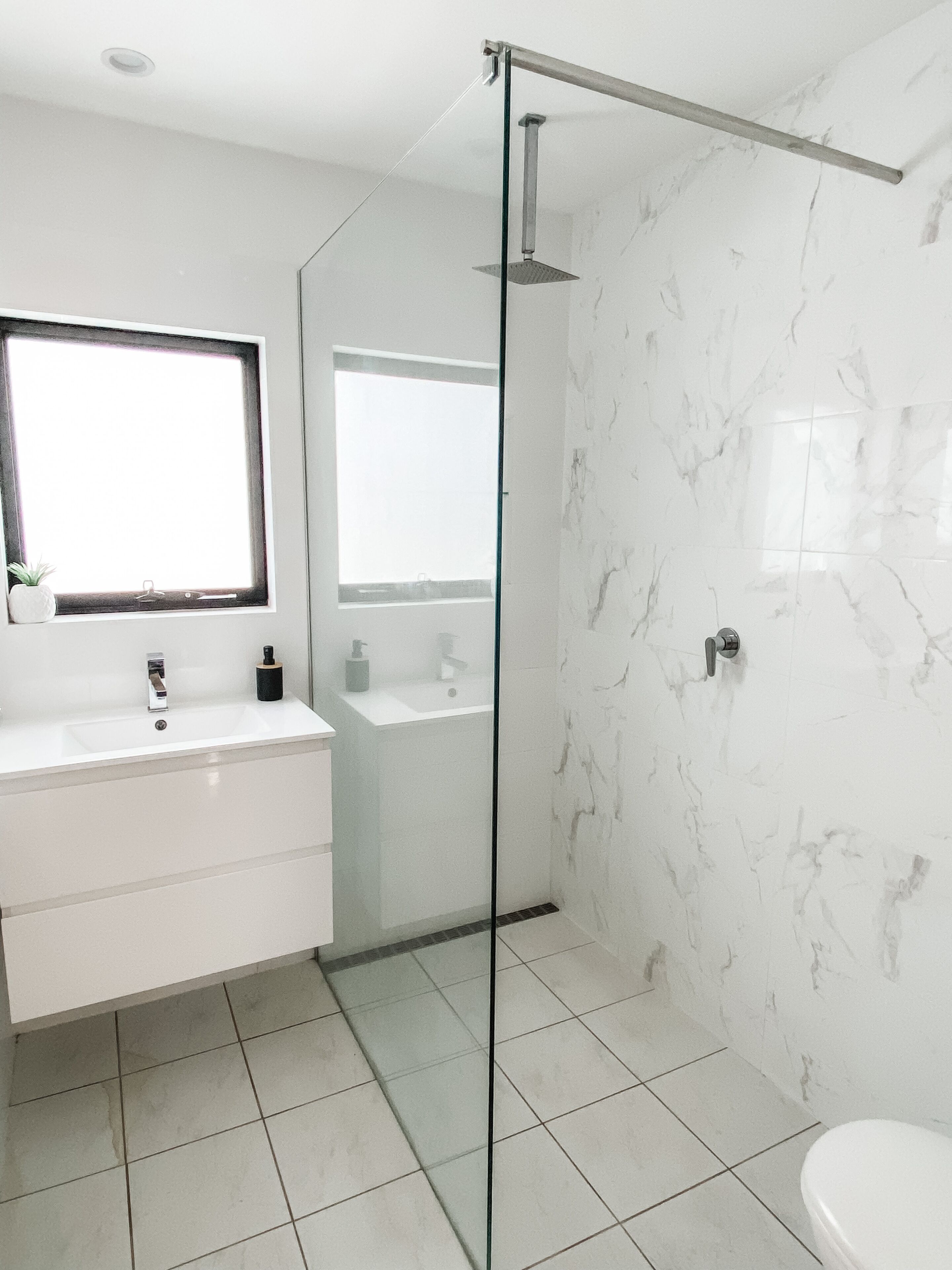 Cottage, 1 giường cỡ queen | Phòng tắm | Buồng tắm vòi sen, đồ dùng nhà tắm miễn phí, máy sấy tóc, khăn tắm 