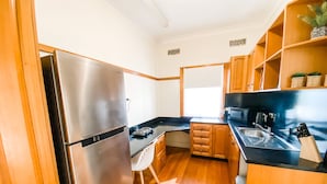 Cottage, 1 Queen Bed | Private kitchen - Studio 2 mins walk from the Beach (North Wollongong)