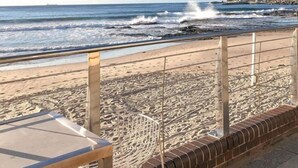 Beach - Studio 2 mins walk from the Beach (North Wollongong)