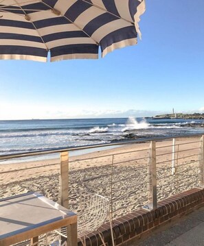 Pantai berhampiran, pasir putih, 2 bar pantai 