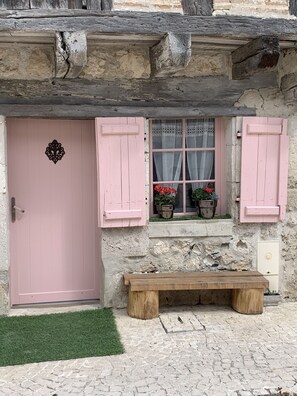 Exterior detail - House in the heart of Quercy in Montjoi! (Montjoi)